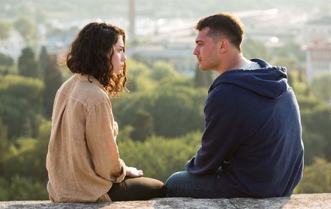 Çagatay Ulusoy and Hazar Ergüçlü in The Protector (2018)