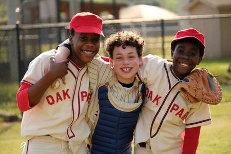 Amari O'Neil, Julian Lerner, and Elisha Williams in The Wonder Years (2021)