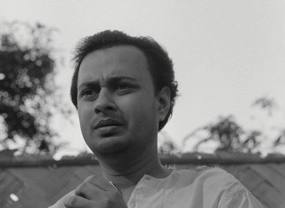 Anil Chatterjee in The Cloud-Capped Star (1960)