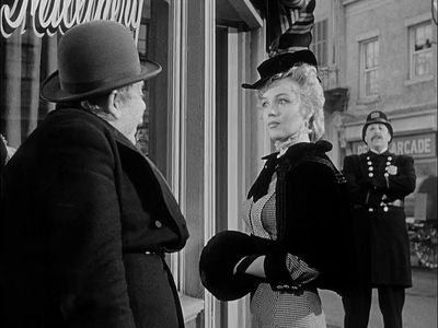 Marilyn Monroe, Charles Laughton, and Robert Foulk in O. Henry's Full House (1952)