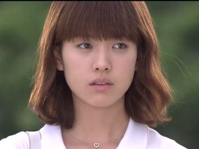 Han Hyo-joo in Shining Inheritance (2009)