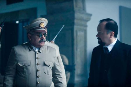 Still of Orlando Moguel (Francisco I. Madero) and Dagoberto Gama in 