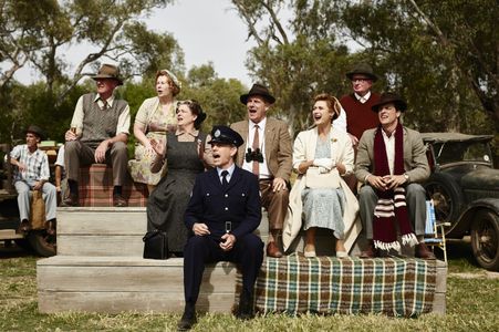 Shane Bourne, Caroline Goodall, Hugo Weaving, Alison Whyte, and James Mackay in The Dressmaker (2015)