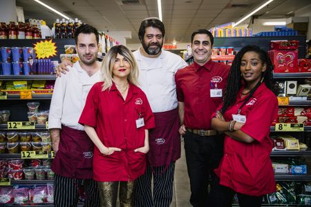 Keren Mor, Daniel Styopin, Yaniv Swissa, Aviva Nagosa, and Amir Shurush in Cash Register (2018)