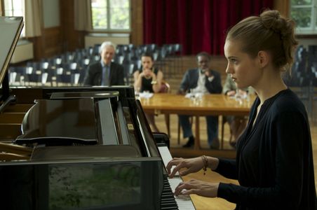 Noémie Schmidt in L'étudiante et Monsieur Henri (2015)