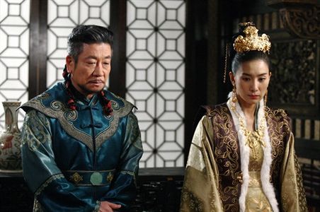 Kim Seo-hyeong and Myoung-guk Kim in The Empress Ki (2013)