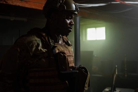 David Apuzzo and Daniel Washington in Alien Warfare (2019)