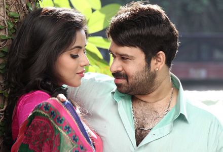 Shamna Kasim and Ashwin Shekhar in Manal Kayiru 2 (2016)