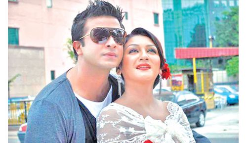 Shakib Khan and Jaya Ahsan in Purnodoirgho Prem Kahini (2013)