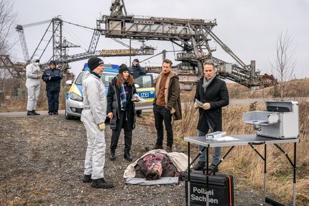 Marco Girnth, Anna Stieblich, Amy Mußul, Christian Ehrich, and Johannes Hendrik Langer in Leipzig Homicide: Der letzte W