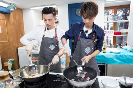 Alec Su and Karry Wang in Chinese Restaurant (2017)