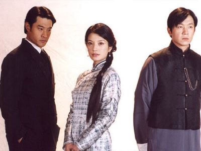 Yueming Pan, Wei Zhao, and Wei-De Huang in Moment in Peking (2005)