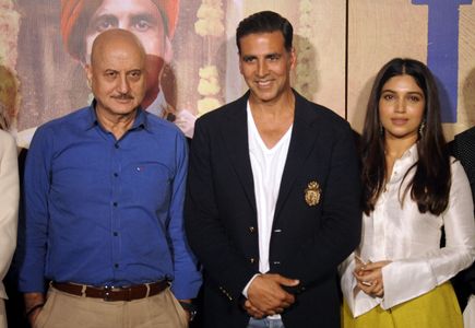 Anupam Kher, Akshay Kumar, Shree Narayan Singh, and Bhumi Pednekar at an event for Toilet: A Love Story (2017)