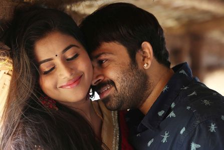 Shamna Kasim and Ashwin Shekhar in Manal Kayiru 2 (2016)