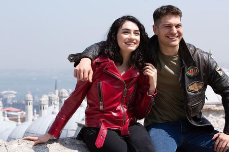 Çagatay Ulusoy and Hazar Ergüçlü in The Protector (2018)