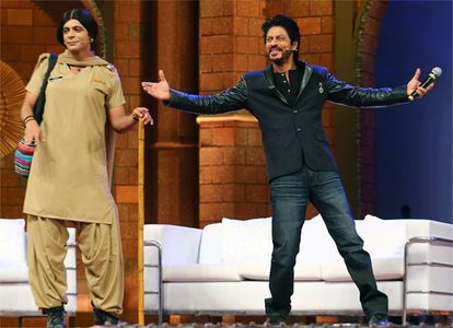 Shah Rukh Khan and Sunil Grover in The Kapil Sharma Show (2016)