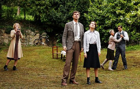 James D'Arcy, Álex García, Irene Escolar, María Valverde, and Ingrid García Jonsson in Guernica (2016)