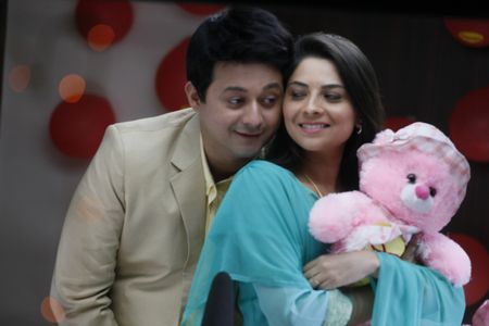 Swapnil Joshi and Sonalee Kulkarni in Mitwaa (2015)