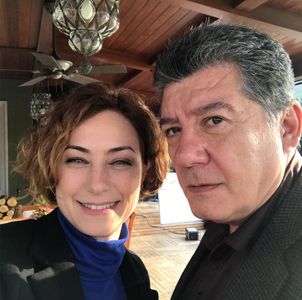 Sanem Çelik and Tarik Ünlüoglu in Eskiya Dünyaya Hükümdar Olmaz (2015)