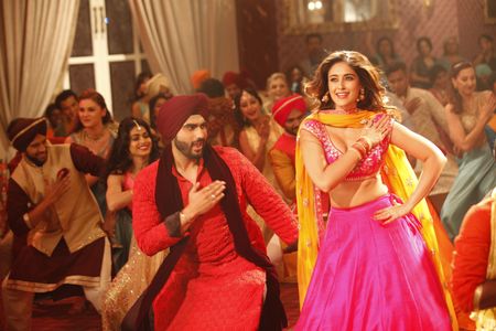 Arjun Kapoor and Ileana D'Cruz in Mubarakan (2017)