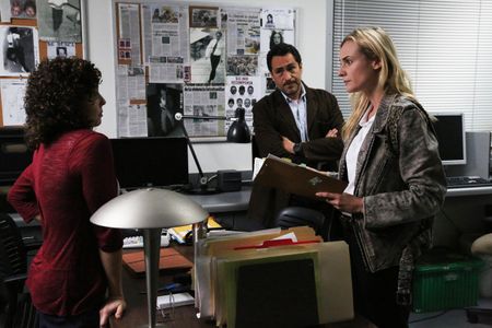 Demián Bichir, Diane Kruger, and Ellie Araiza in The Bridge (2013)