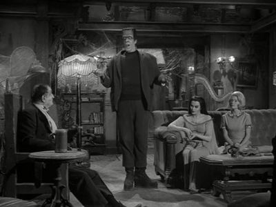 Yvonne De Carlo, Fred Gwynne, Al Lewis, and Pat Priest in The Munsters (1964)