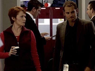 Daniel MacPherson and Genevieve Morris in City Homicide (2007)