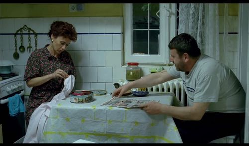 Adrian Titieni and Clara Voda in The Cage (2010)