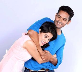 Atul Kulkarni and Priya Bapat in Happy Journey (2014)