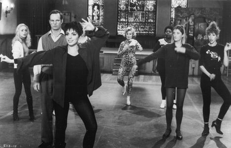 Jane Krakowski, Ellen Greene, Bill Irwin, Sheila McCarthy, Liza Minnelli, Julie Walters, and Carol Woods in Stepping Out