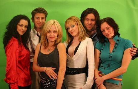 Still of Debbie Rochon, Jordan Wall, Linnea Quigley, Julie Anne, Bjorn Jiskoot Jr, and Carrie Carnes in Dead End