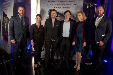 Anna Geislerová, Alena Mihulová, Cillian Murphy, David Ondricek, Sean Ellis, and Krystof Mucha in Anthropoid (2016)