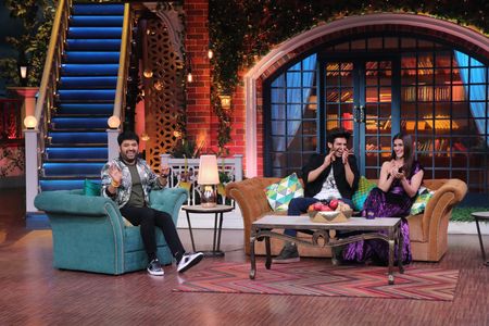 Kartik Aaryan, Kriti Sanon, and Kapil Sharma in The Kapil Sharma Show (2016)