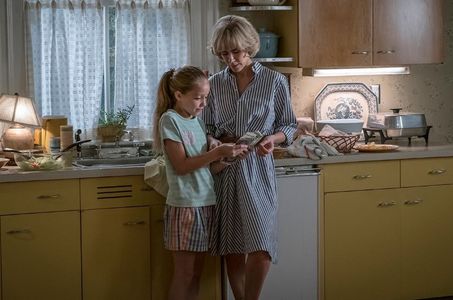 Sarah Paulson and Austyn Johnson in The Post (2017)