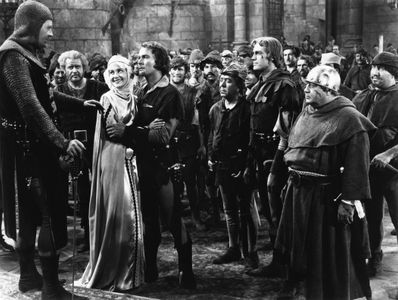 Olivia de Havilland, Errol Flynn, Alan Hale, Ian Hunter, Patric Knowles, Herbert Mundin, and Eugene Pallette in The Adve