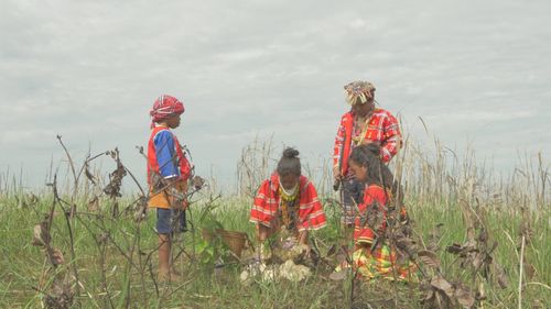 Jillian Barbarona, Henyo Ehem, Malona Sulatan, and Jong Monzon in Tu pug imatuy (2017)