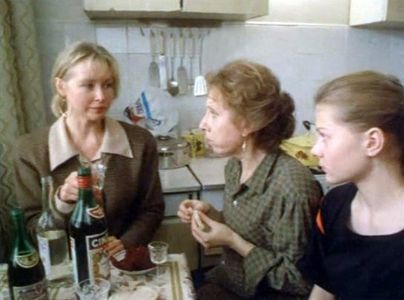 Inna Churikova, Mariya Golubkina, and Svetlana Ryabova in Rebro Adama (1991)