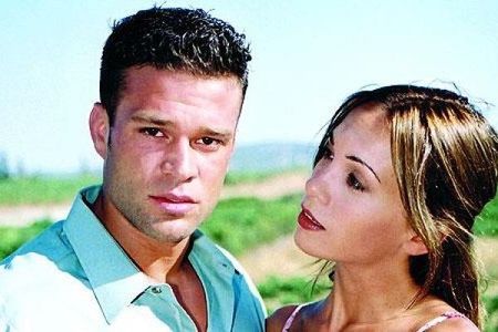 Lina Sakka and Kostas Sommer in I agapi irthe apo makrya (2002)