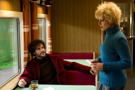 Adriana Ugarte and Daniel Grao in Julieta (2016)