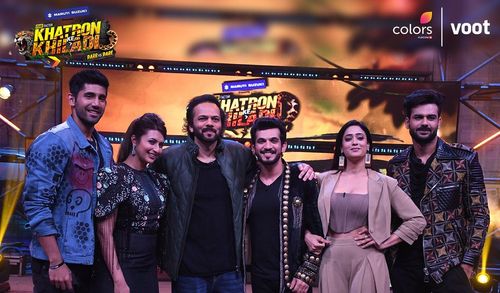 Rohit Shetty, Shweta Tiwari, Rahul Vaidya, Divyanka Tripathi Dahiya, Arjun Bijlani, Vishal Aditya Singh, and Varun Sood 