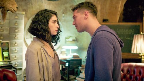 Çagatay Ulusoy and Hazar Ergüçlü in The Protector (2018)