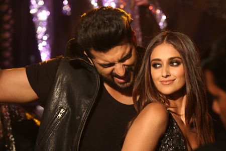 Arjun Kapoor and Ileana D'Cruz in Mubarakan (2017)