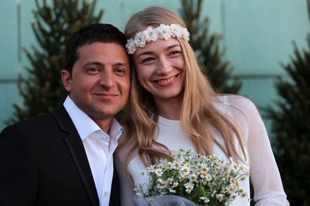 Oksana Akinshina and Volodymyr Zelenskyy in 8 New Dates (2014)