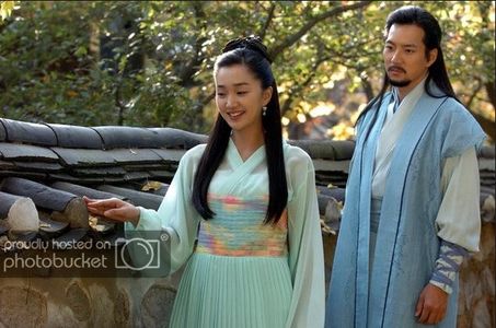 Soo Ae and Il-guk Song in Emperor of the Sea (2004)