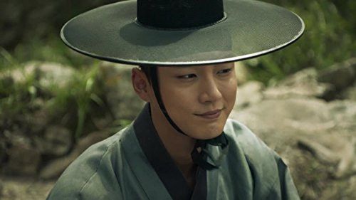 Yoon Shi-Yoon in Mirror of the Witch (2016)