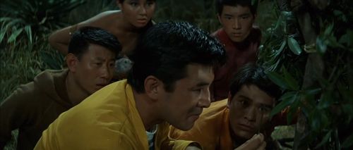 Kumi Mizuno, Hideo Sunazuka, Akira Takarada, Chôtarô Tôgin, and Tôru Watanabe in Ebirah, Horror of the Deep (1966)