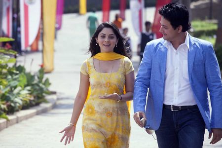 Swapnil Joshi and Sonalee Kulkarni in Mitwaa (2015)