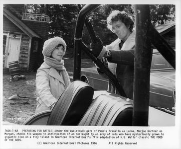 Pamela Franklin and Marjoe Gortner in The Food of the Gods (1976)