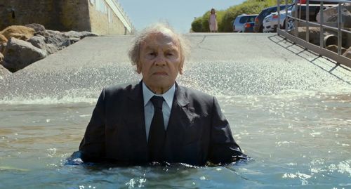 Jean-Louis Trintignant and Fantine Harduin in Happy End (2017)