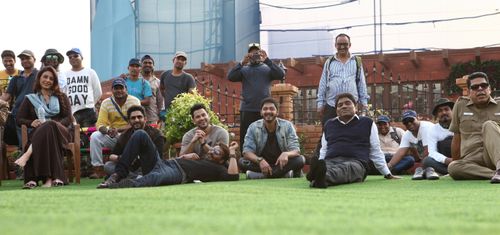 Tabu, Ajay Devgn, Kunal Kemmu, Johny Lever, and Shreyas Talpade in Golmaal Again (2017)